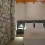 Nine Muses Hospitality * نيا إيراكليا